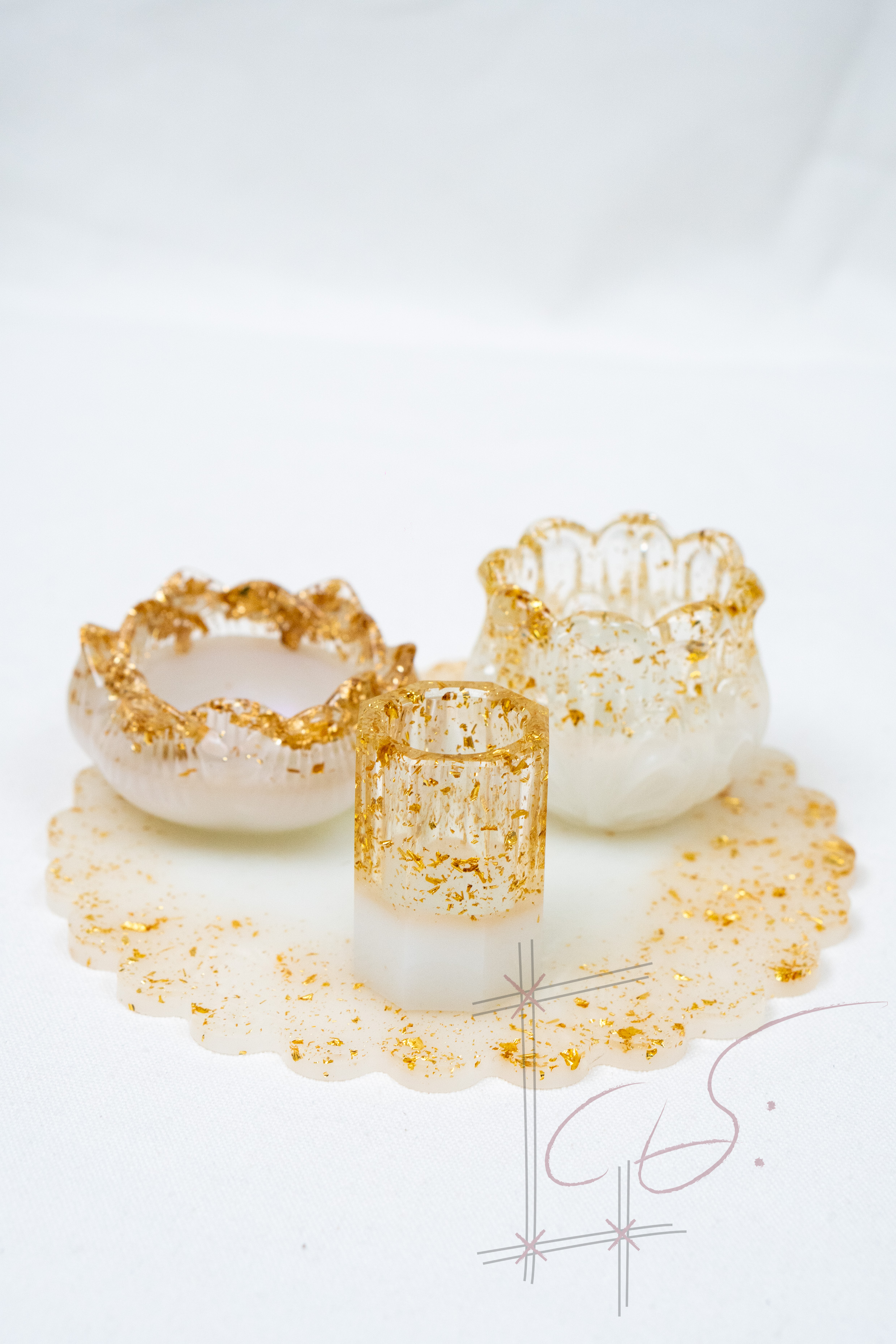 Resin Swan Taw Set